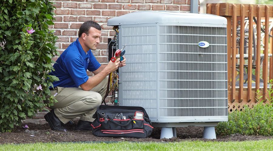 HVAc unit and technician